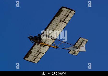 Elliots of Newbury Eton TX.1 G-ALPS, at Shuttleworth Collection, Old Warden, Biggleswade, Bedfordshire, Inghilterra, Regno Unito. Foto Stock