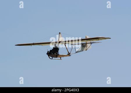 Elliots of Newbury Eton TX.1 G-ALPS, at Shuttleworth Collection, Old Warden, Biggleswade, Bedfordshire, Inghilterra, Regno Unito. Foto Stock