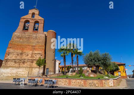 Mazarife, Castiglia e Leon, Spagna: 12 agosto 2022: Chiesa di Villar de Mazarife, provincia Leon, Spagna. Camino de Santiago. Foto Stock