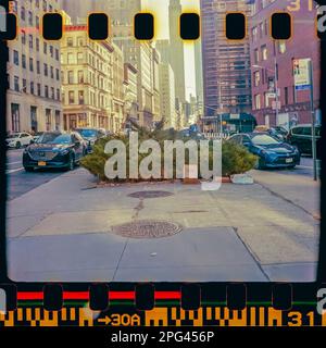 Spazio verde a Tribeca a New York nel febbraio 2023. (© Richard B. Levine) fotografato con una macchina fotografica vintage. Foto Stock