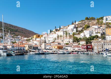 Vista della città di Hydra al porto in Grecia. Foto Stock