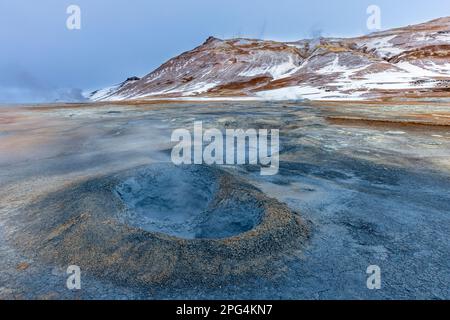 Area geotermica di Hverir ai piedi del monte Namafjall, Islanda Foto Stock