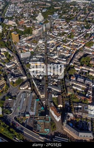 Vista aerea, zona pedonale Bahnhofstraße e Propsteikirche St. Augustinus a Heinrich-König-Platz e Weßer Riese nel quartiere Altstadt a Gelse Foto Stock