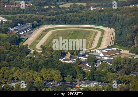 Vista aerea, pista di trotting GelsenTrabPark nel distretto Feldmark a Gelsenkirchen, zona della Ruhr, Renania settentrionale-Vestfalia, Germania, 2 ponti sul W Foto Stock