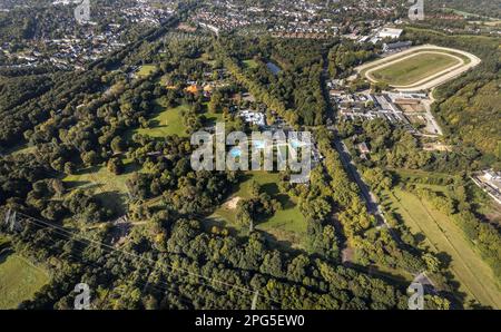 Vista aerea, GelsenTrabPark Trabrennbahn e Revierpark Nienhausen nel quartiere Feldmark a Gelsenkirchen, nella zona della Ruhr, nella Renania settentrionale-Vestfalia, Germa Foto Stock