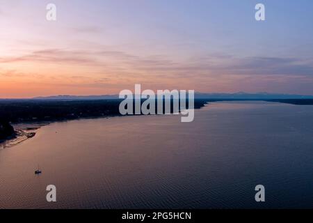 Tramonto sul Puget Sound da Olympia, Washington Foto Stock