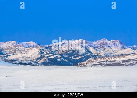 steamboat montagna lungo la montagna rocciosa di fronte in inverno vicino augusta, montana Foto Stock