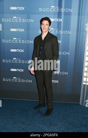 Ashley Zukerman partecipa alla prima 'Succession' dei tappeti rossi di HBO per l'ultima stagione il 20 marzo 2023 al Jazz al Lincoln Center di New York, New York, USA. Robin Platzer/ Twin Images/ Credit: Sipa USA/Alamy Live News Foto Stock