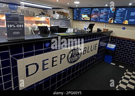 Tecnologia di ordinazione Deep Blue chippy, 10% di sconto, Fish bar, 7-8, Bridge St, Godalming, Waverley, Surrey, Inghilterra, Regno Unito, GU7 1HY Foto Stock