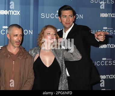 20 marzo 2023, New York City, New York, USA: Attori JEREMY STRONG, SARAH SNOOK e NICHOLAS BRAUN visti agli arrivi dei tappeti rossi per la Stagione 4 del â˜Successionâ HBOâ's's che si tiene al Jazz al Lincoln Center. (Credit Image: © Nancy Kaszerman/ZUMA Press Wire) SOLO PER USO EDITORIALE! Non per USO commerciale! Foto Stock