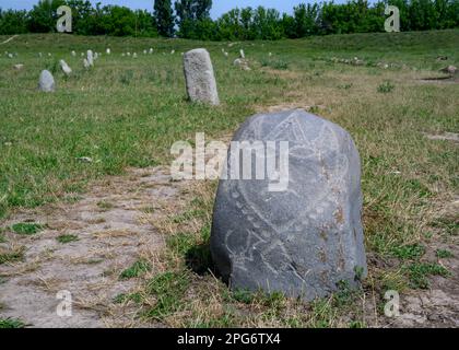 Antiche sculture in pietra di 6-10 secoli di turchi nomadi nell'insediamento di Burana in Kirghizistan Foto Stock