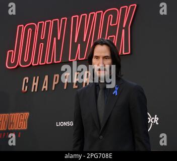 Los Angeles, Stati Uniti. 20th Mar, 2023. Keanu Reeves, membro del cast, partecipa alla prima del thriller cinematografico "John Wick: Chapter 4" al TC: Theatre nella sezione Hollywood di Los Angeles lunedì 20 marzo 2023. Trama: John Wick scopre un percorso per sconfiggere la High Table. Ma prima di poter guadagnare la sua libertà, Wick deve affrontare un nuovo nemico con potenti alleanze in tutto il mondo e forze che trasformano vecchi amici in nemici. Foto di Jim Ruymen/UPI Credit: UPI/Alamy Live News Foto Stock