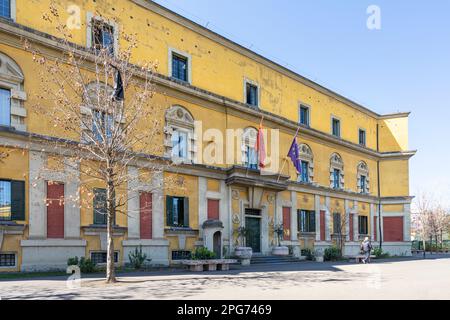 Tirana, Albania. Marzo 2023. Vista del Ministero dell'Agricoltura e sviluppo rurale edificio nel centro della città Foto Stock