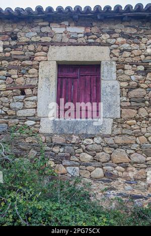 Mulino ad acqua strutture del Palazzo Sotofermoso, 16th ° secolo rimane edificio. Abadia, Caceres, Spagna Foto Stock