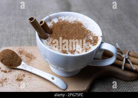 Turco tradizionale bevanda calda salep o sahlep. Foto Stock
