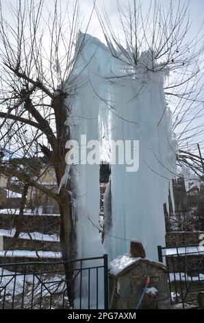 Grecia, Grecia settentrionale, Grevena Dotsiko tradizionale villaggio ponte di pietra ad arco Foto Stock