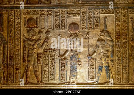 All'interno del Tempio di Hathor, Dendera, Egitto Foto Stock