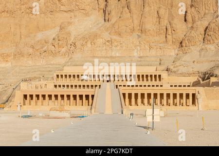 Tempio mortuario della regina Hatshepsut, vicino a Luxor, Egitto Foto Stock