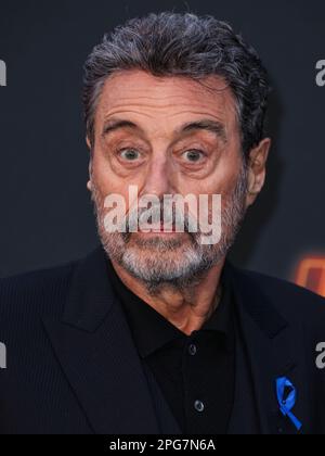 HOLLYWOOD, LOS ANGELES, CALIFORNIA, USA - 20 MARZO: L'attore, produttore e regista inglese Ian McShane arriva alla Los Angeles Premiere di Lionsgate 'John Wick: Chapter 4' tenutasi presso il TCL Chinese Theatre IMAX il 20 marzo 2023 a Hollywood, Los Angeles, California, Stati Uniti. (Foto di Xavier Collin/Image Press Agency) Foto Stock