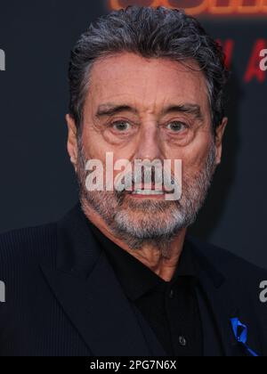 HOLLYWOOD, LOS ANGELES, CALIFORNIA, USA - 20 MARZO: L'attore, produttore e regista inglese Ian McShane arriva alla Los Angeles Premiere di Lionsgate 'John Wick: Chapter 4' tenutasi presso il TCL Chinese Theatre IMAX il 20 marzo 2023 a Hollywood, Los Angeles, California, Stati Uniti. (Foto di Xavier Collin/Image Press Agency) Foto Stock