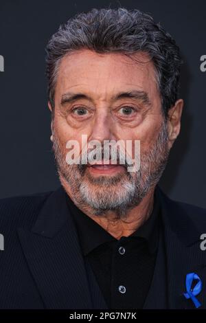 HOLLYWOOD, LOS ANGELES, CALIFORNIA, USA - 20 MARZO: L'attore, produttore e regista inglese Ian McShane arriva alla Los Angeles Premiere di Lionsgate 'John Wick: Chapter 4' tenutasi presso il TCL Chinese Theatre IMAX il 20 marzo 2023 a Hollywood, Los Angeles, California, Stati Uniti. (Foto di Xavier Collin/Image Press Agency) Foto Stock