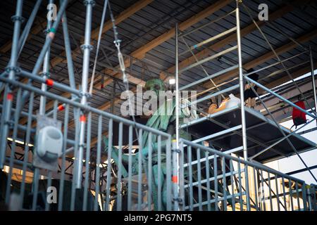 Sono in corso lavori di restauro del monumento equestre di Giambologna a Cosimo i nella Pizza della Signoria a Firenze Foto Stock