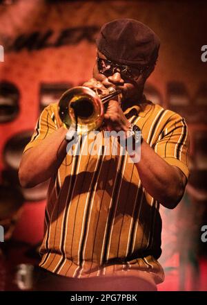 The Dualers, Voices from the Sun Tour, Cliffs Pavilion, Southend-on-Sea, Essex © Clarissa Debenham / Alamy Foto Stock