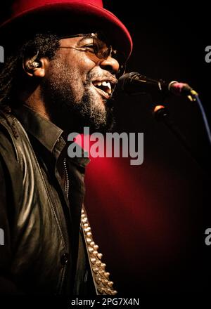 The Dualers, Voices from the Sun Tour, Cliffs Pavilion, Southend-on-Sea, Essex © Clarissa Debenham / Alamy Foto Stock