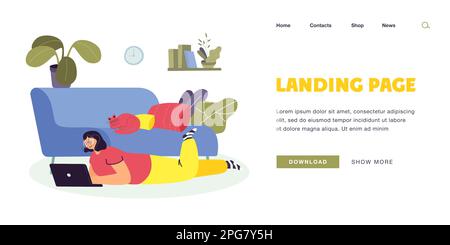 Felice donna cartoon sdraiata sul pavimento con notebook e gatto sul divano Illustrazione Vettoriale