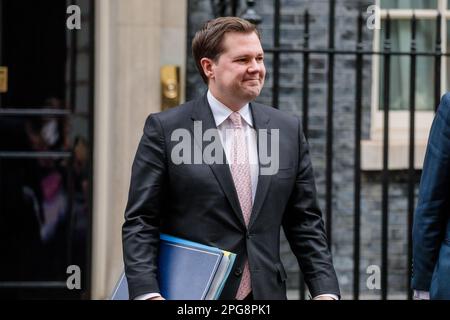 Downing Street, Londra, Regno Unito. 21st marzo 2023. Robert Jenrick MP, Ministro di Stato (Ministro dell'immigrazione) presso la sede, partecipa alla riunione settimanale del Gabinetto al 10 di Downing Street. Foto di Amanda Rose/Alamy Live News Foto Stock