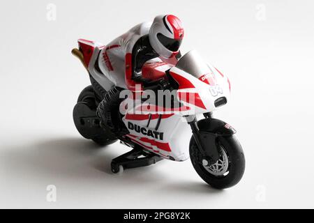 In questa illustrazione. Modello del motociclista del campionato del mondo MotoGP Andrea Dovizioso che guida nel team Ducati, Italia. 20th Mar, 2023. (Foto di Vincenzo Izzo/Sipa USA) Credit: Sipa USA/Alamy Live News Foto Stock