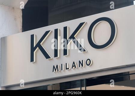 Roma, Italia - 8 dicembre 2022: Logo e segno di KIKO Milano, marchio cosmetico professionale italiano. Foto Stock