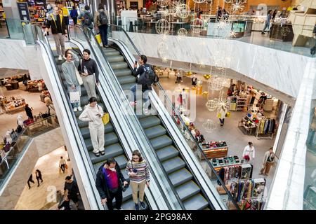 Città del Messico, Polanco, El Palacio de Hierro, grandi magazzini di lusso, scala mobile su più livelli, uomo uomo uomo maschio, donna donna donna donna donna donna donna, adulti, resi Foto Stock