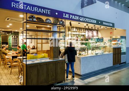 Città del Messico, Aeropuerto Internacional Benito Juarez International Airport, terminal concourse gate area, passeggeri viaggiatori, le Pain Quotidien Restauran Foto Stock