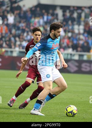 Stadio Olimpico Grande Torino, Torino, 19 marzo 2023, Khvicha Kvaratskhelia (SSC Napoli) in azione contro Samuele Ricci (Torino FC) durante Foto Stock