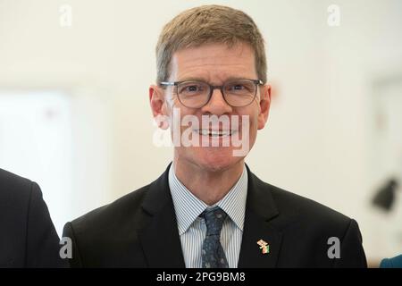 Dusseldorf, Germania. 21st Mar, 2023. RAFE COURAGE, Console Generale britannico, nella Cancelleria statale di Duesseldorf, 21 marzo 2023, Credit: dpa/Alamy Live News Foto Stock