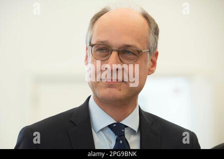 Dusseldorf, Germania. 21st Mar, 2023. dr. Urban MAURER, Segretario di Stato presso il Ministero delle Scuole e dell'Educazione dello Stato della Renania settentrionale-Vestfalia, presso la Cancelleria di Stato di Duesseldorf, 21 marzo 2023, Credit: dpa/Alamy Live News Foto Stock