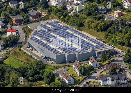 Veduta aerea, zona industriale Gruppo bilstein Ingegneria con tetto solare nel distretto Voerde di Ennepetal, zona Ruhr, Renania settentrionale-Vestfalia, Germania, D Foto Stock