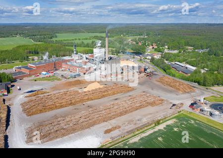 Veduta aerea della fabbrica di cartiera Nordic Paper Bäckhammar AB a Kristinehamn, Värmland, Svezia, Scandinavia Foto Stock