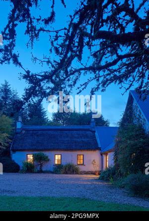 Fattoria tradizionale cottage , Sligo, Irlanda. Case tradizionali, ambiente rurale, Regno Unito. Architetto: Na, 2020. Foto Stock