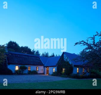 Fattoria tradizionale cottage , Sligo, Irlanda. Case tradizionali, ambiente rurale, Regno Unito. Architetto: Na, 2020. Foto Stock