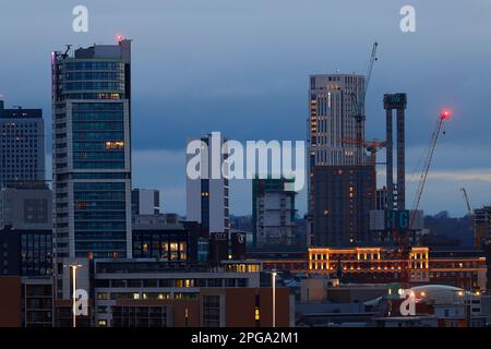 Una mattinata noiosa attraverso il centro di Leeds Foto Stock