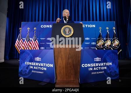 Washington, Stati Uniti. 21st Mar, 2023. STATI UNITI Il Presidente Joe Biden parla al Summit sulla conservazione in azione della Casa Bianca presso il Dipartimento dell'interno di Washington, DC, il 21 marzo 2023. (Foto di Oliver Contreras/Sipa USA) Credit: Sipa USA/Alamy Live News Foto Stock