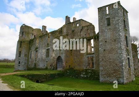 Una vista di Chateau de bois Thibault a Lassay-Les-Chateaux nel Pays de la Loire, Francia nord-occidentale, Europa Foto Stock