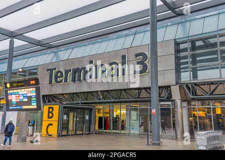 AEROPORTO DI HEATHROW, LONDRA, 9th MARZO 2023: Ingresso al terminal 3 di Londra Heathrow Foto Stock