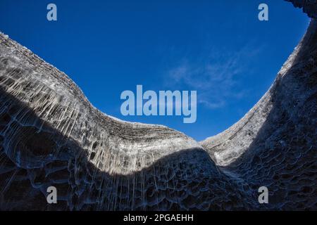 Islanda, grotta di ghiaccio, inverno in Islanda, grotta di ghiaccio di cristallo Foto Stock