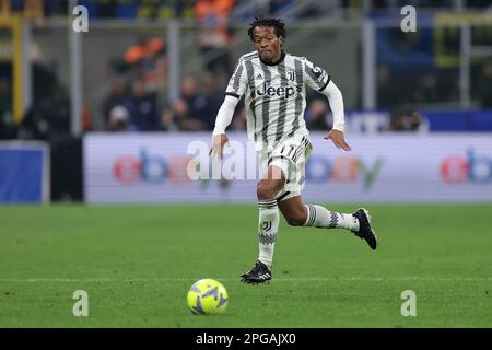 Milano, Italia. 19th Mar, 2023. Juan Cuadrado della Juventus durante la Serie A match a Giuseppe Meazza, Milano. Il credito per le immagini dovrebbe essere: Jonathan Moskrop/Sportimage Credit: Sportimage/Alamy Live News Foto Stock