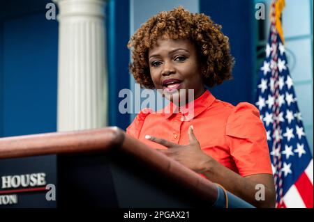 21 marzo 2023, Washington, Distretto di Columbia, USA: Il Segretario della Stampa della Casa Bianca KARINE JEAN-PIERRE, che parla ad un briefing stampa nella Sala Stampa della Casa Bianca. (Credit Image: © Michael Brochstein/ZUMA Press Wire) SOLO PER USO EDITORIALE! Non per USO commerciale! Foto Stock