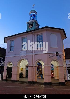 The Pepperpot, Market House, Town Hall, al crepuscolo edifici e architettura, High St, Godalming, Waverley, Surrey, INGHILTERRA, REGNO UNITO, GU7 1AB Foto Stock