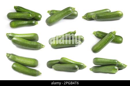 Set di zucchine fresche mature su sfondo bianco Foto Stock